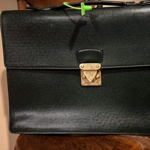 HALLOWEEN🎃DROP! Louis Vuitton Taiga Serviette Kourad Epicea Green Briefcase - Picture 3 of 16